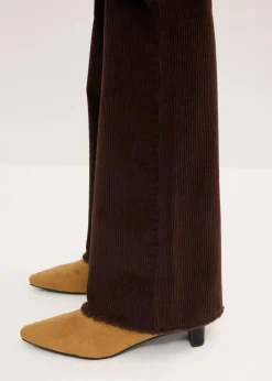 Ausgestellte Cordhose