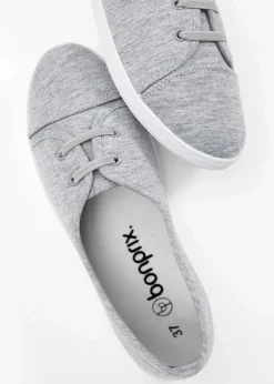 Ballerinas mit dekorativer Schnürung