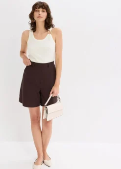 Bermuda Shorts mit Abnähern