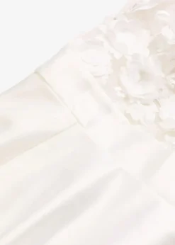 Brautkleid aus glänzendem Satin mit Blumen-Applikation