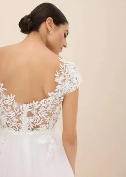 Brautkleid aus zartem Tüll mit Spitze