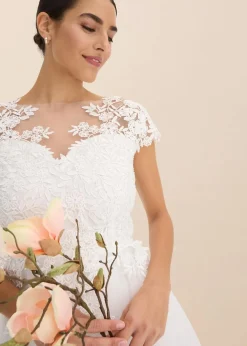 Brautkleid aus zartem Tüll mit Spitze