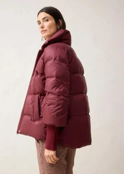 Daunenjacke mit recycelten Daunen​ und Strickärmeln