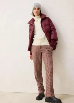 Daunenjacke mit recycelten Daunen​ und Strickärmeln