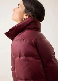 Daunenjacke mit recycelten Daunen​ und Strickärmeln