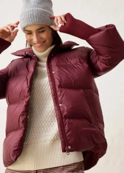 Daunenjacke mit recycelten Daunen​ und Strickärmeln