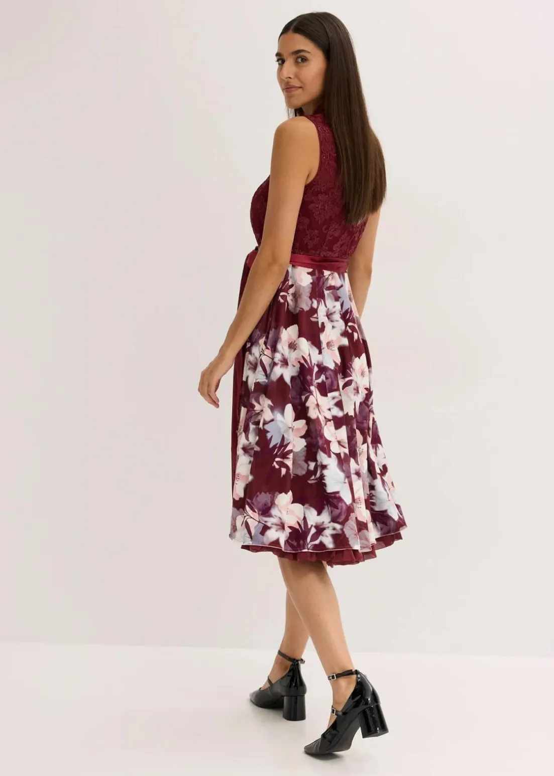 Dirndl mit Stickerei und Samtrock (2-tlg.Set)