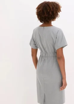 Etuikleid mit Flügelärmeln