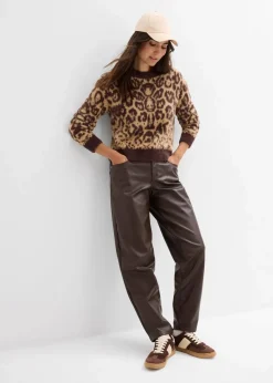 Feinstrickpullover aus flauschigem Federgarn