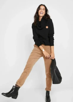 Feinstrickpullover mit weitem Kragen