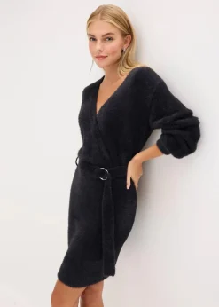 Figurbetontes Strickkleid mit Accessoire