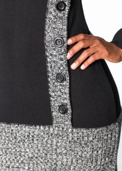 Figurbetontes Strickkleid mit Schalkragen