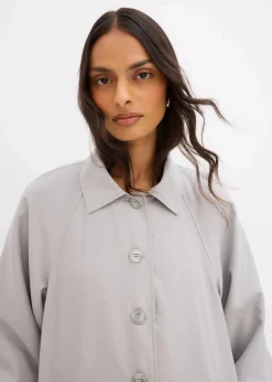 Fließender Trenchcoat