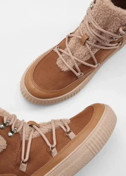 Gefütterte Schnürboots