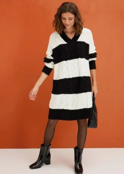 Gestreiftes Strickkleid mit Zopfmuster