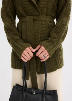 Grobstrickjacke mit Zopfmuster