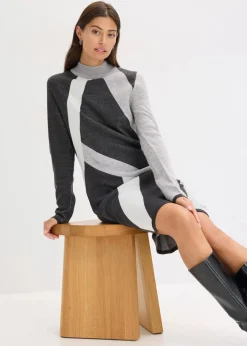 Jacquard-Strickkleid mit modernen Streifen