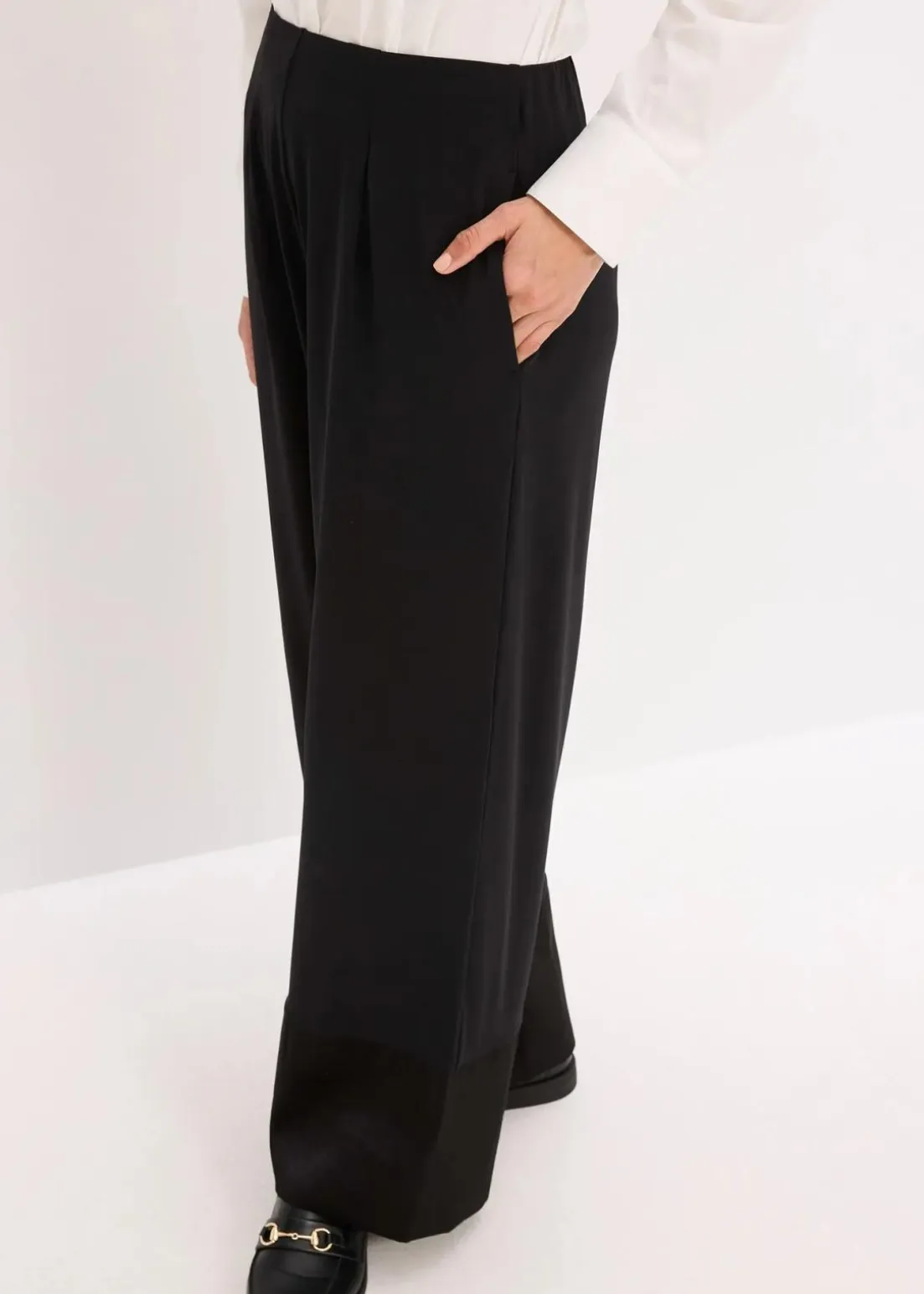 Jersey-Hose mit Satinbesätzen