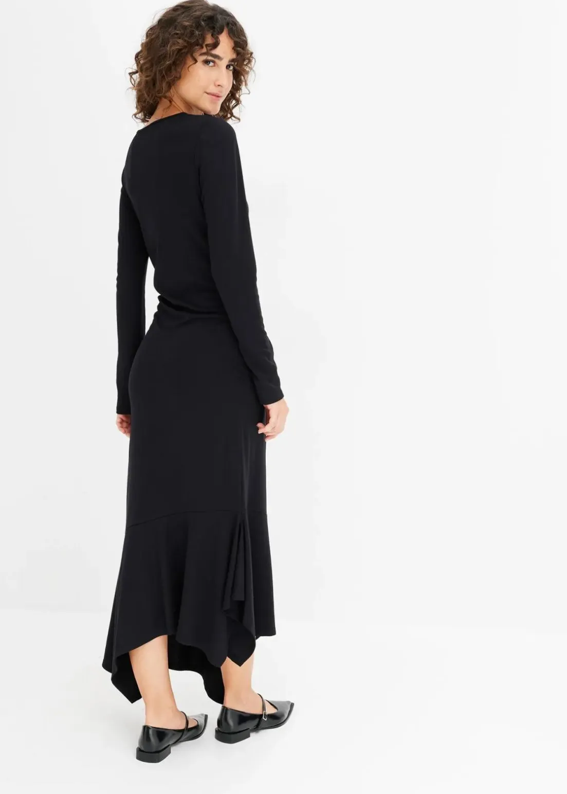 Jerseykleid mit asymmetrischem Saum