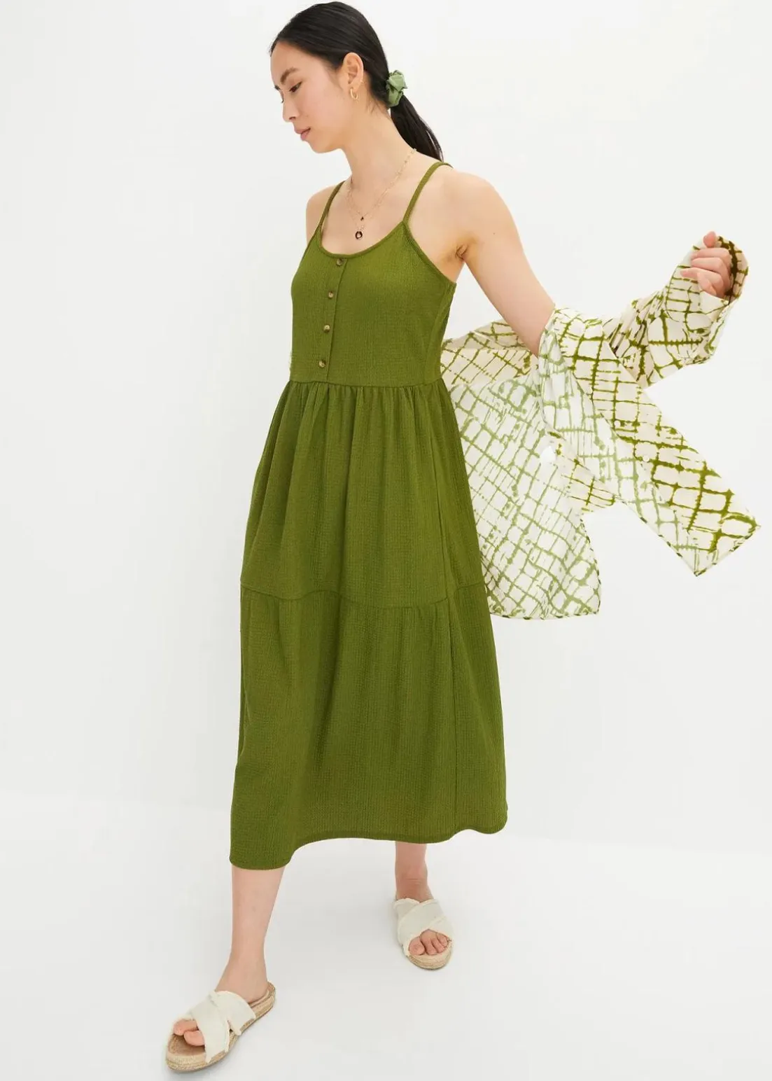 Jersey-Kleid mit Volants und dekorativer Knopfleiste