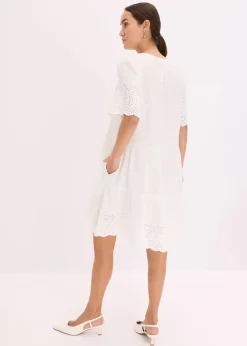 Kleid aus Musselin mit Lochstickerei