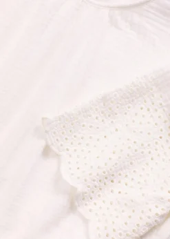 Kleid aus Musselin mit Lochstickerei