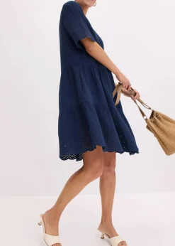 Kleid aus Musselin mit Lochstickerei