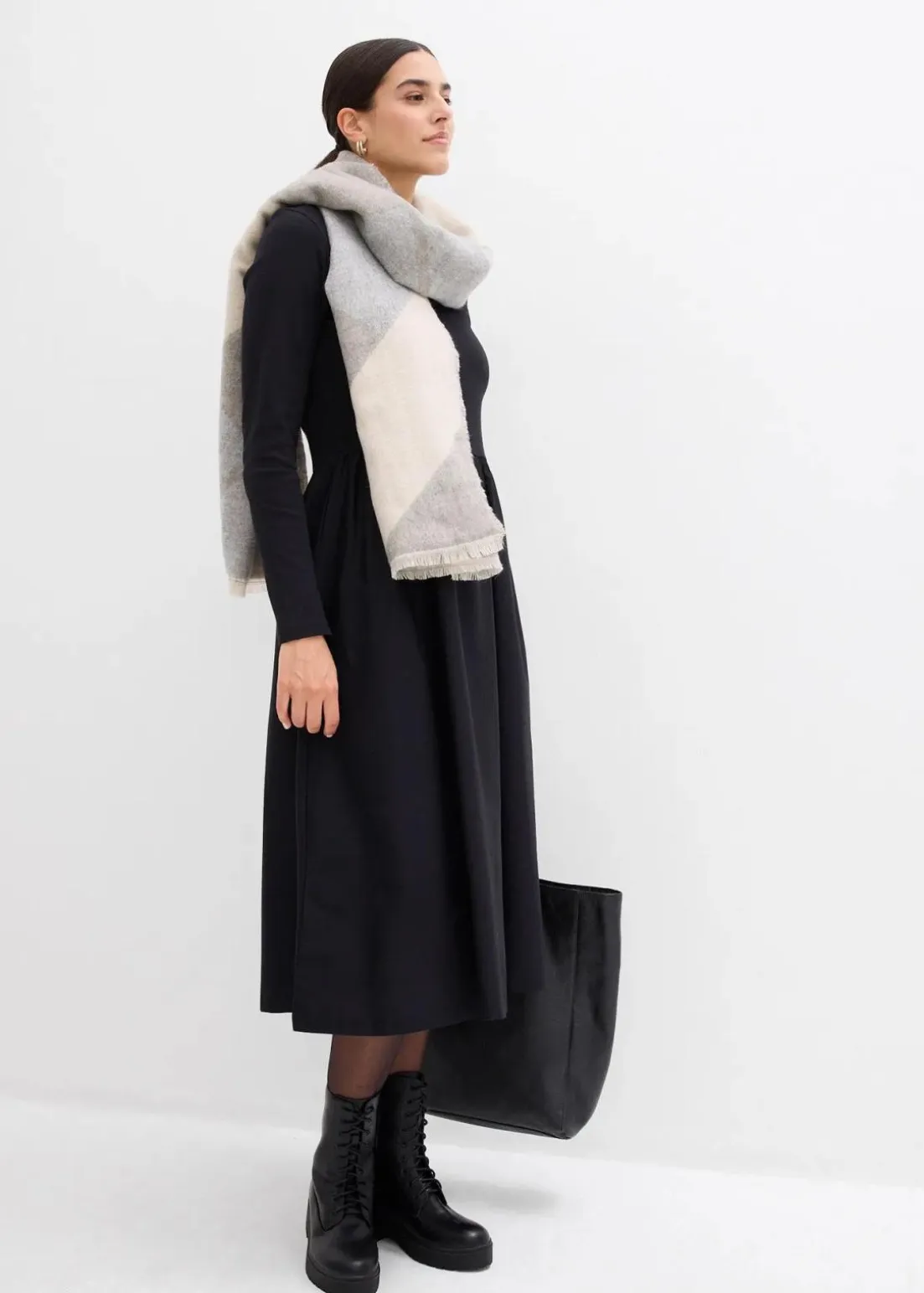 Kleid im Materialmix aus reiner Baumwolle