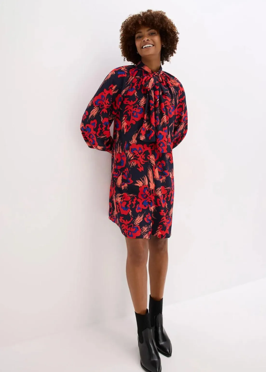 Kleid mit Schluppenkragen