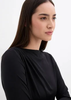 Kleid mit U-Bootausschnitt