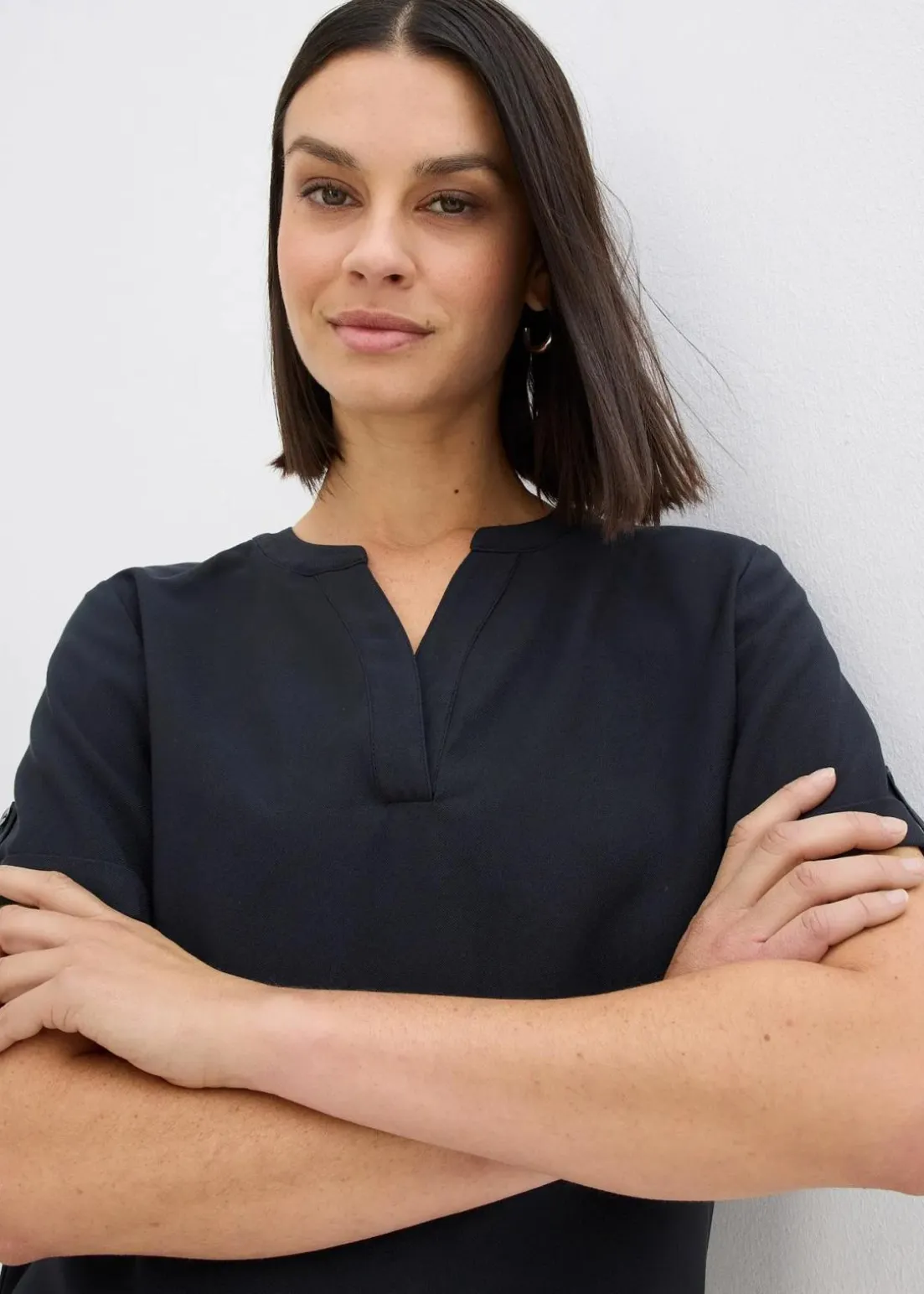 Kurzarmbluse aus festem Viskose-Mix