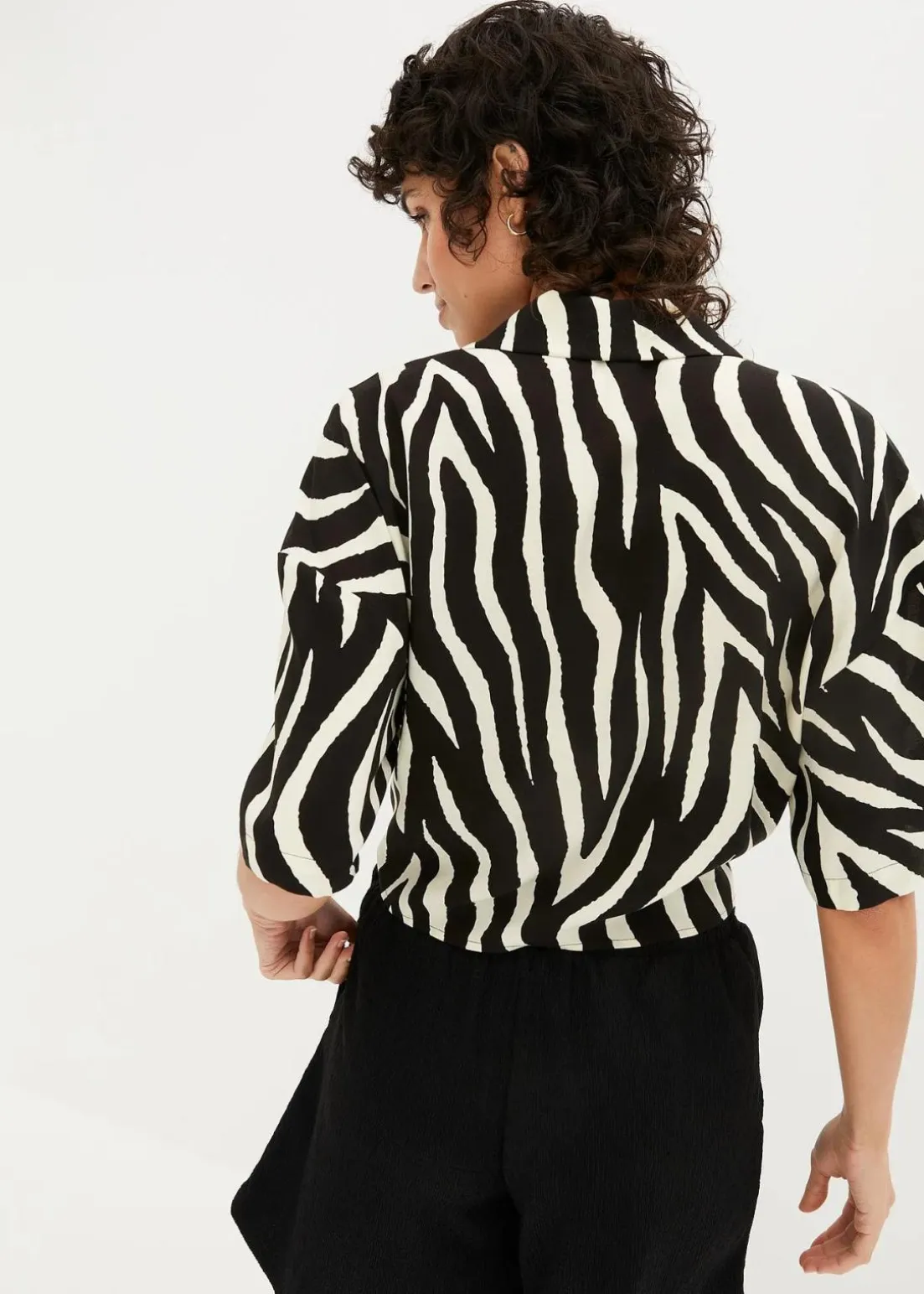 Kurzarmbluse aus fließender Viskose