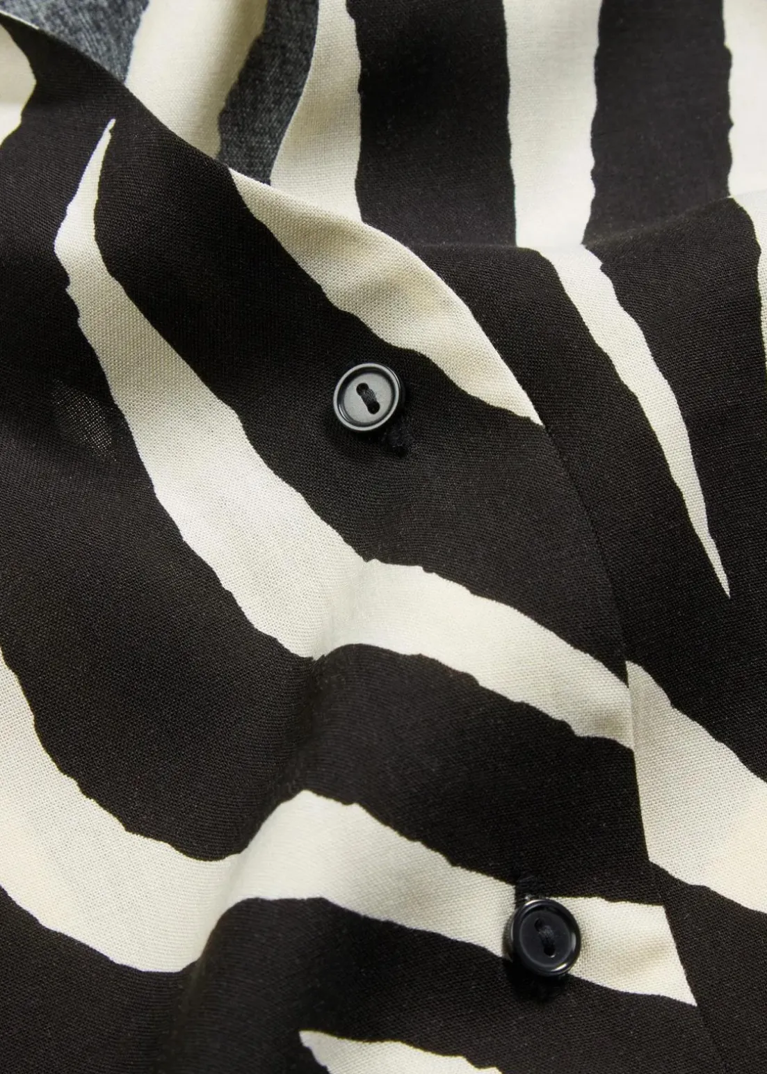 Kurzarmbluse aus fließender Viskose