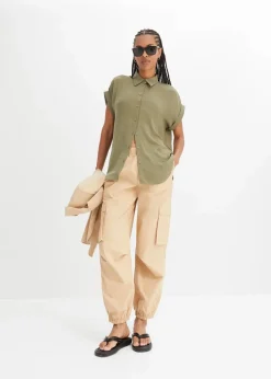 Kurzarmbluse mit recyceltem Polyester