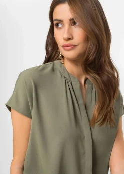 Kurzarmbluse mit verdeckter Knopfleiste