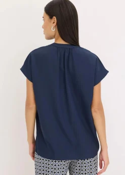 Kurzarmbluse mit verdeckter Knopfleiste