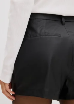 Kurze Lederimitat-Shorts
