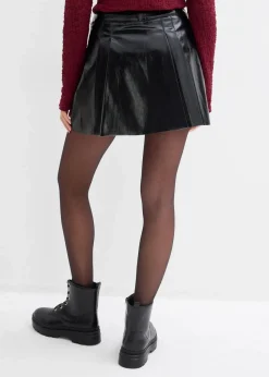 Kurzer Lederimitat-Rock mit Kellerfalten