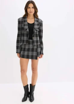 Kurzer Skort mit Schmuck-Knopf