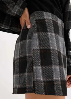 Kurzer Skort mit Schmuck-Knopf