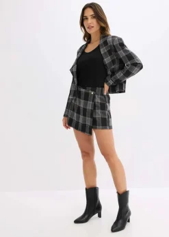 Kurzer Skort mit Schmuck-Knopf