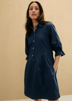 Kurzes Jeanskleid in A-Linie mit 3/4-Puffärmeln