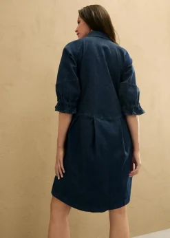 Kurzes Jeanskleid in A-Linie mit 3/4-Puffärmeln