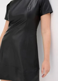 Kurzes Lederimitat-Kleid