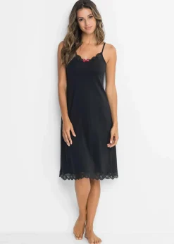 Kurzes Nachthemd mit zarter Spitze