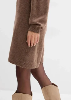 Kurzes Strickkleid mit Knopfleiste