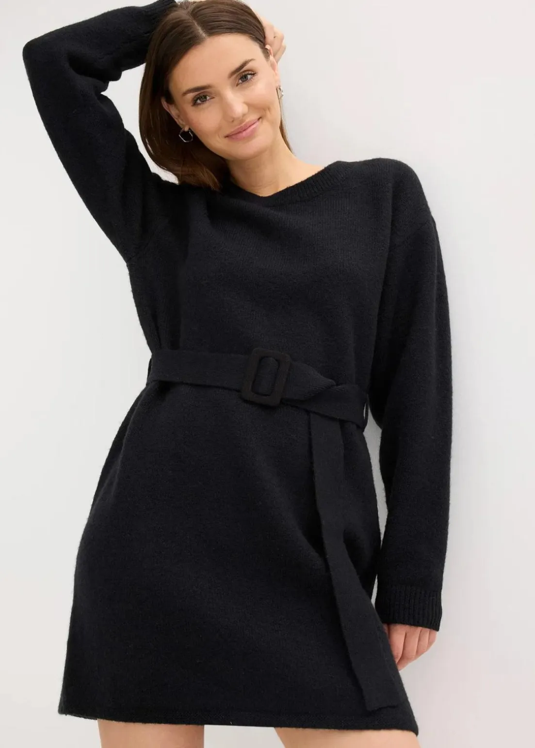 Kurzes Strickkleid mit softem Wollanteil und Gürtel