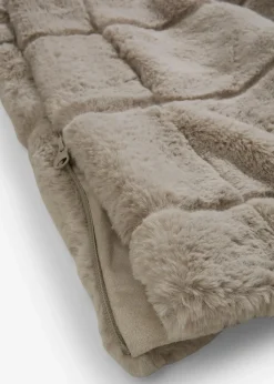 Kuschelige Felljacke für die Schwangerschaft