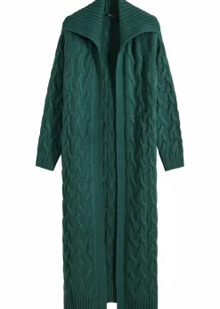 Langer Strickmantel aus Zopfstrick