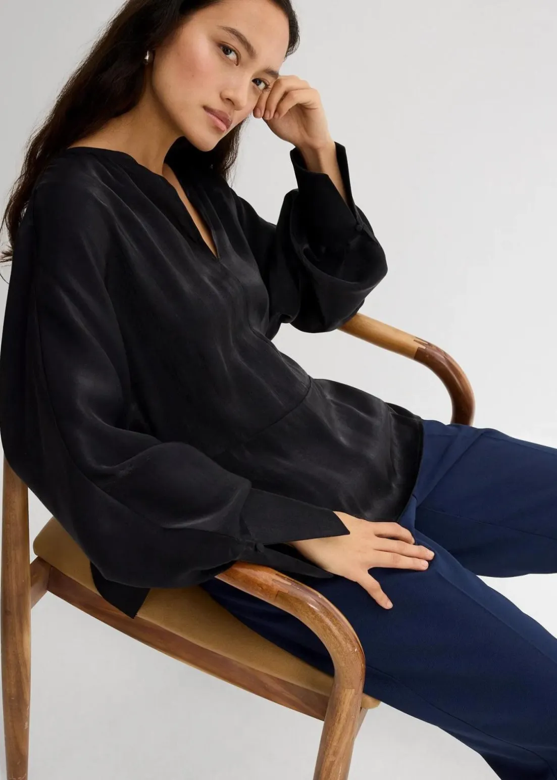 Leicht glänzendes Blusenshirt aus Viskose-Mix